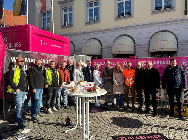 Telekom startet mit dem Spatenstich den Glasfaserausbau in Offenburg