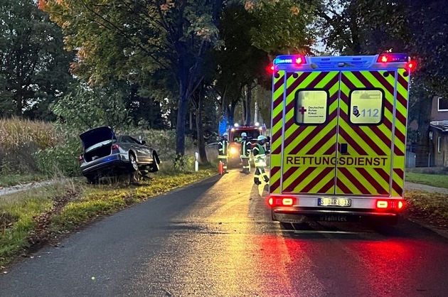 POL-STD: 31-jähriger Autofahrer prallt in Ottendorf gegen einen Baum