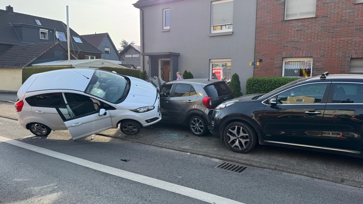 FW-DO: PKW fährt auf parkendes Fahrzeug auf