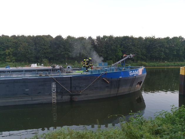 FW-OB: Schiffsführer meldet Brandrauch auf Tankschiff in Oberhausen Dellwig
