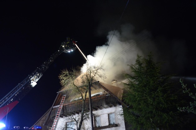 KFV-CW: Brand in Neuweiler Wohnaus fordert Verletzte und ein Todesopfer