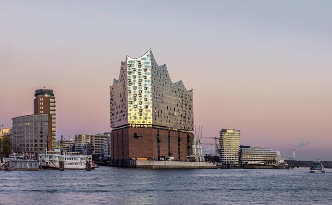 Weltpolitik zu Gast in der Elbphilharmonie Hamburg: G20-Staats- und Regierungschefs treffen sich im Rahmen des Gipfels in Hamburgs neuem Wahrzeichen