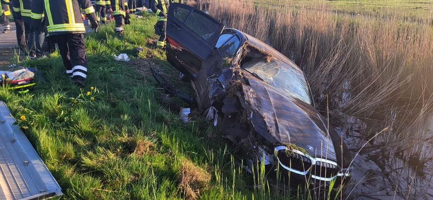 POL-STD: Fünf zum Teil lebensgefährlich verletzte Fahrzeuginsassen bei Unfall in Drochtersen