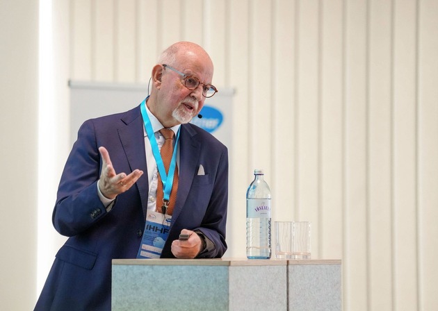 Sommerzeit, Urlaubszeit: Hygiene-Professor Martin Exner warnt vor Infektionsgefahr aus der Wasserleitung