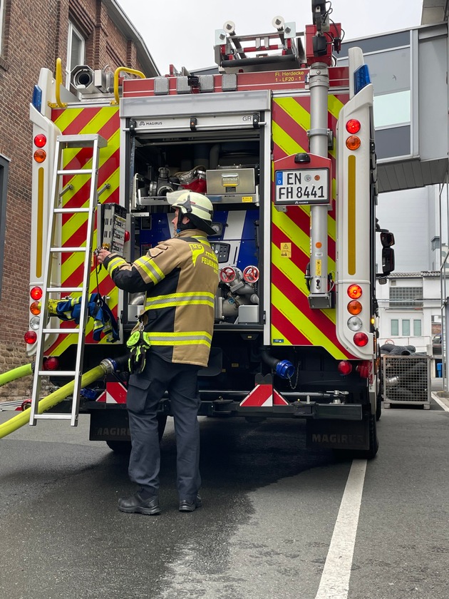 FW-EN: Herdecke - Brand im Industriebetrieb (Erstmeldung)