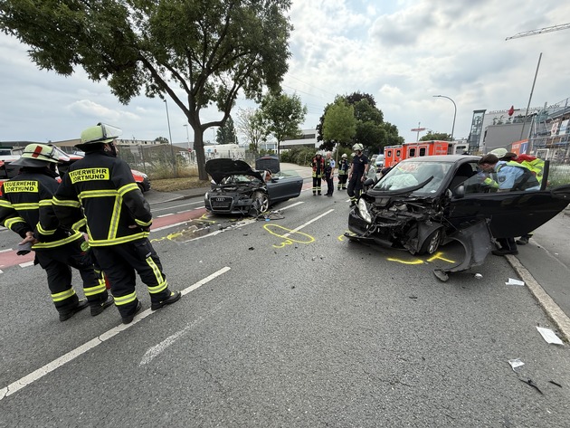 FW-DO: Verkehrsunfall auf der Hannöverschen Straße - Zwei Personen verletzt