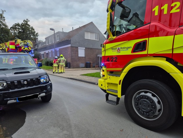 FW Ratingen: Ratingen-Ost. Am 03.10.2024 um 18:20 Uhr wurde die Feuerwehr Ratingen wegen eines brennenden Wäschetrockners in einem Wohnhaus alarmiert.