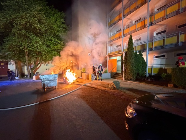 FW-MK: N&auml;chtlicher Brand an einem Geb&auml;ude am "Sonnenweg"