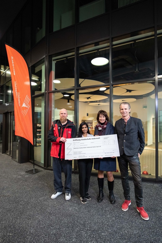 Neuer Bahnhof "Andermatt Central" - Teileröffnung und Inbetriebnahme der Schalterhalle inklusive des zweitgrössten avec Convenience Stores der Schweiz