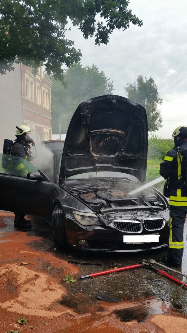 FW-RE: Brennende PKW rufen Feuerwehr auf den Plan - keine Verletzten