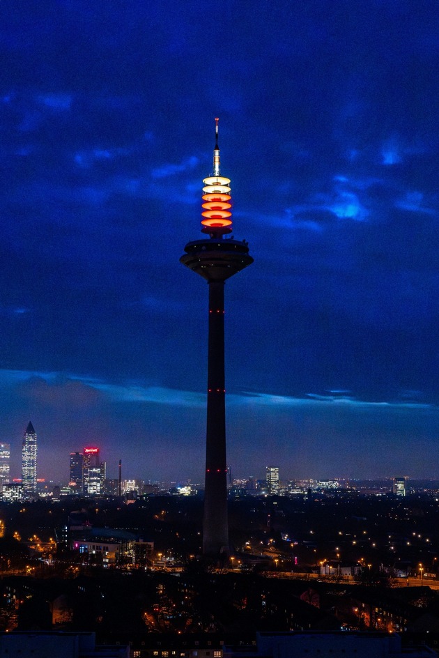 Europaturm leuchtet als höchste Adventskerze Deutschlands