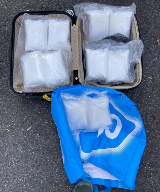 BPOL NRW: Fahndungserfolg des grenzüberschreitenden Polizeiteams; Duo aus den Niederlanden mit 10,44 Kilogramm Amphetamin im Wert von 99.000 EUR auf der Autobahn A 3 bei Isselburg festgenommen