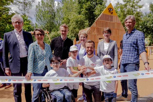 Gelebte Inklusion: Initiative &quot;Stück zum Glück&quot; realisiert einzigartiges inklusives Spielplatzprojekt in historischer Parkanlage in Cottbus