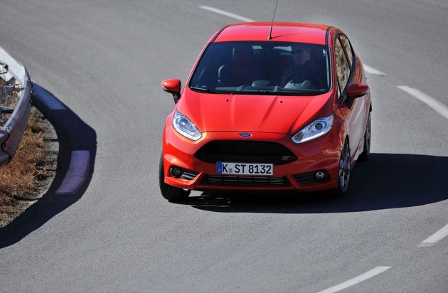 Ford-Werke GmbH: Aufgrund der Alltagstauglichkeit wachsendes Interesse von Frauen an sportlichen Ford-Kompaktfahrzeugen (FOTO)