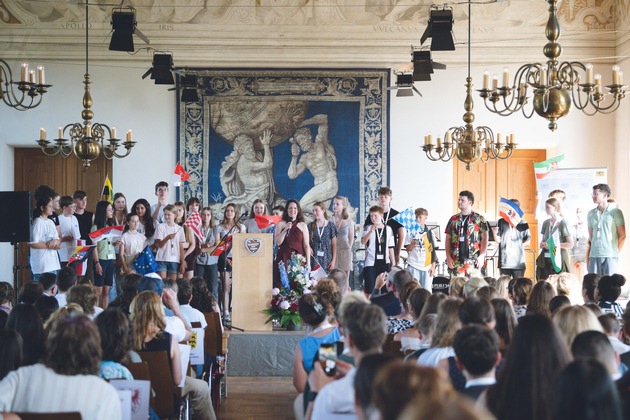 Bremer Jugendliche gewinnen mit &bdquo;The Dangers of Smartphones&ldquo; das Sprachenfest des Bundeswettbewerbs Fremdsprachen 2026