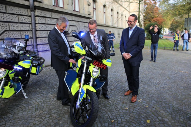 POL-OS: Bundesweit erste Elektromotorräder für den städtischen Einsatz- und Streifendienst fahren in der Polizeidirektion Osnabrück