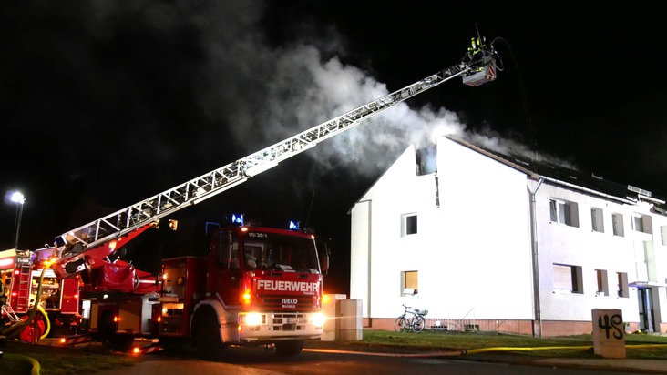 FW Celle: Wohnung in Vollbrand / Vier verletzte Personen