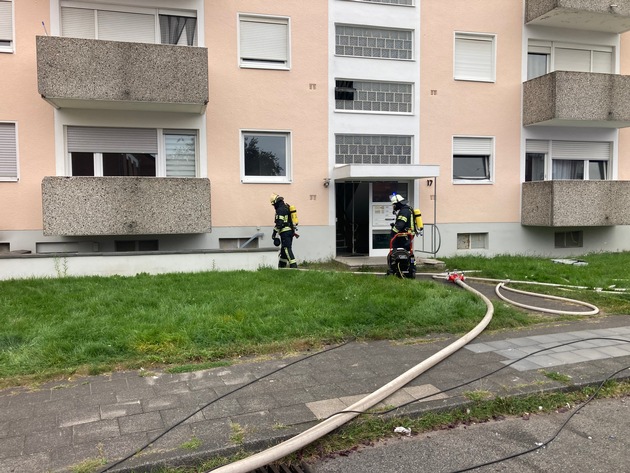 FW Bergheim: Eine Person bei Kellerbrand in Bergheim-Quadrath-Ichendorf gerettet