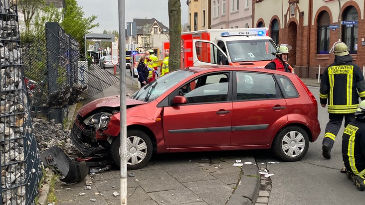FW-DO: Verkehrsunfall in Dortmund - Oestrich