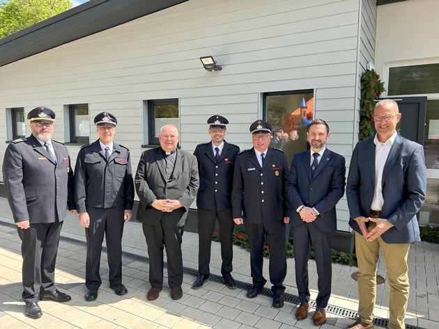 FW-OE: Zahlreiche Gäste bei der Einweihung des neuen Anbaus am Feuerwehrgerätehaus Heinsberg