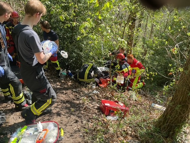 FW-DO: Gestürzter Mountainbikefahrer im Wald