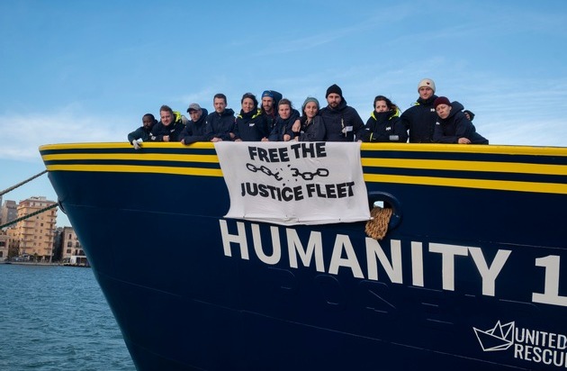 SOS Humanity e.V.: Italien setzt Rettungsschiff Humanity 1 f&uuml;r 60 Tage fest und plant Gesetz zur "Seeblockade", w&auml;hrend Hunderte im Mittelmeer vermisst werden