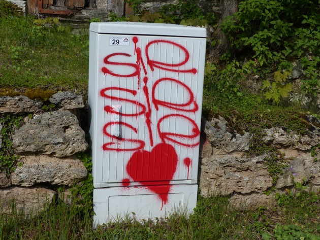 POL-KB: Diemelsee-Adorf: Sachbeschädigungen durch Graffiti - Zeugen gesucht