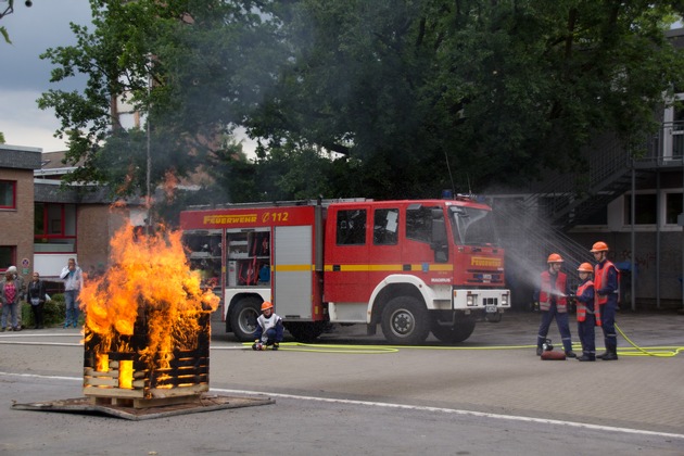 FW Mettmann: Offene Türen bei der Feuerwehr Mettmann mit großem Oldtimer-Korso durch die Innenstadt
