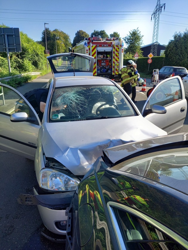FW-EN: Verkehrsunfall auf Dortmunder Landstraße