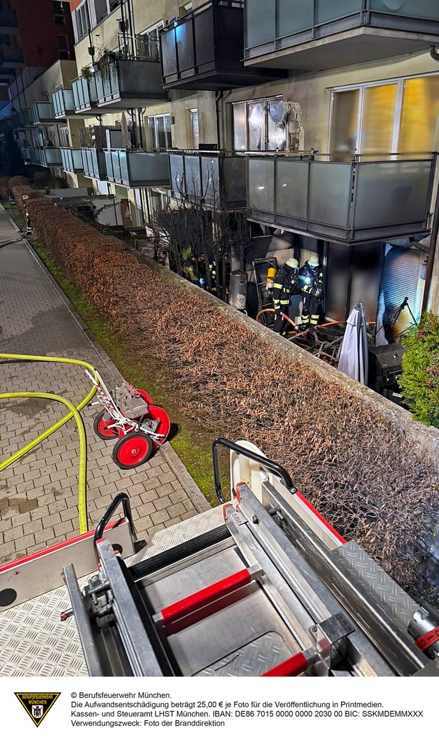 FW-M: Terrassenbrand breitet sich aus (Harthof)