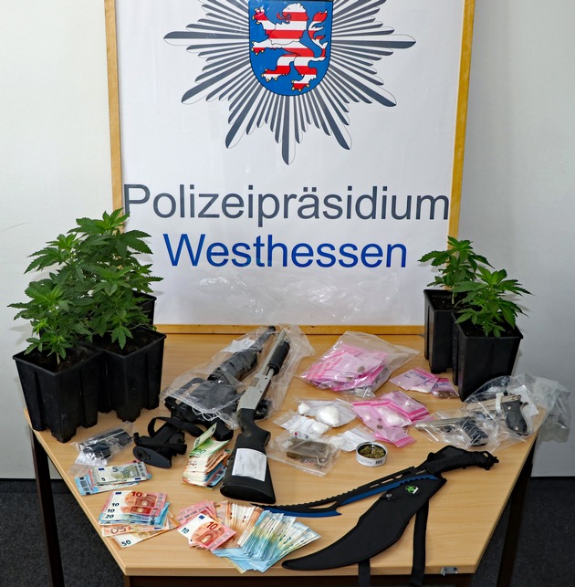 POL-WI: Pressemitteilung der Staatsanwaltschaft Wiesbaden und des Polizeipräsidiums Westhessen: Familienbande in Haft - umfangreiche Durchsuchungsaktion mit Spezialkräften der Polizei