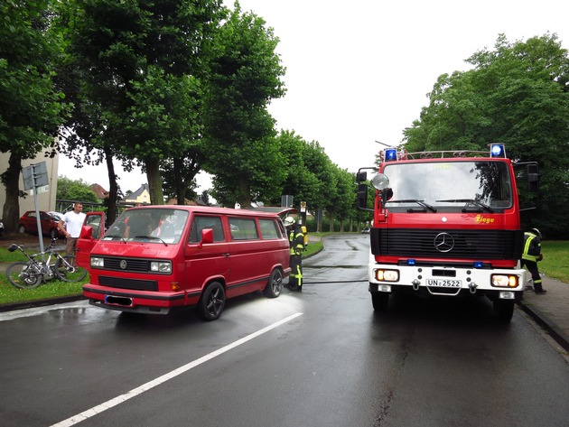 FW-WRN: Bulli brennt auf Cappenberger Straße