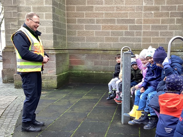 POL-PDTR: Spielend Verkehrsregeln lernen - "Tabaluga-Mobil" erstmalig im Einsatz