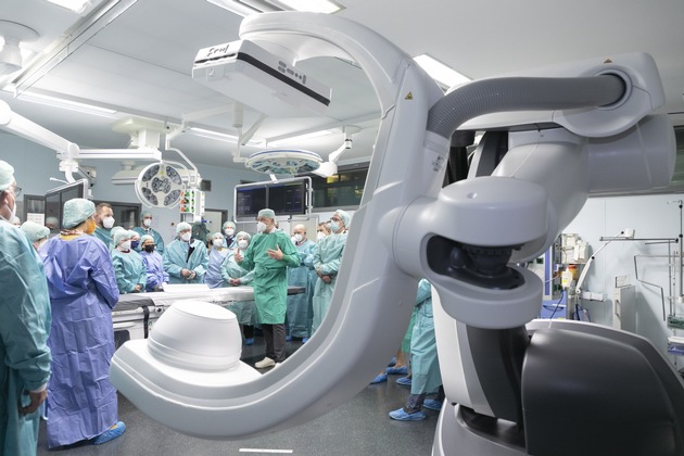 Klinikum Nürnberg rüstet Hybrid-Operationssäle mit innovativen Bildgebungs-Robotern aus