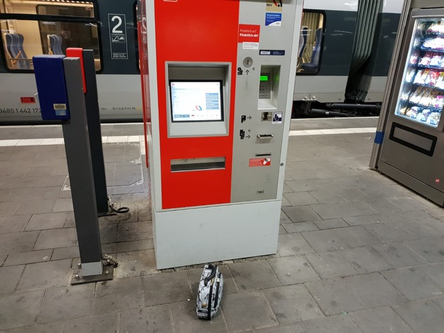 BPOLI MD: Besitzloses Beauty Case im Hauptbahnhof sorgt für erhebliche Behinderungen im Bahnverkehr