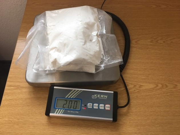 BPOL NRW: Fahndungserfolg der Bundespolizei; Viersener mit 2 Kilogramm Amphetaminen und 150 Gramm Kokain im Wert von 35.000 Euro auf der A 40 festgenommen