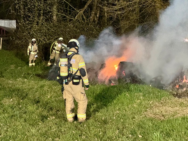 FW-GL: Feuerwehr verhindert Waldbrand im Stadtteil Herkenrath von Bergisch Gladbach