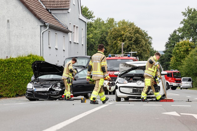 FW-MK: Frontalzusammenstoß auf der Drüpplingser Straße