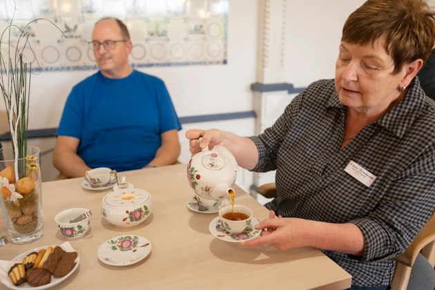 Traditionelle „Teetied“ in der Reha