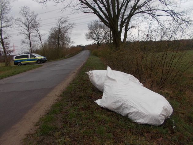 POL-SE: Kummerfeld/ Pinneberg - Unzulässige Ablagerungen von Mineralwolle - Polizei sucht Zeugen