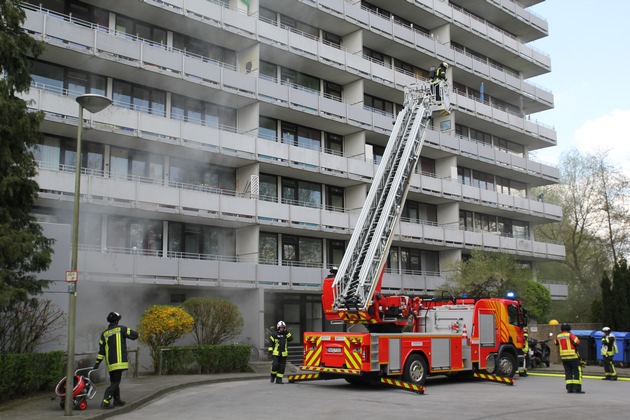 FW Mettmann: Kellerbrand in Hochhaus