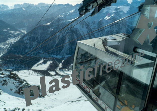 Eröffnung der Berghütte Mythe im ersten plastikfreien Skigebiet der Welt