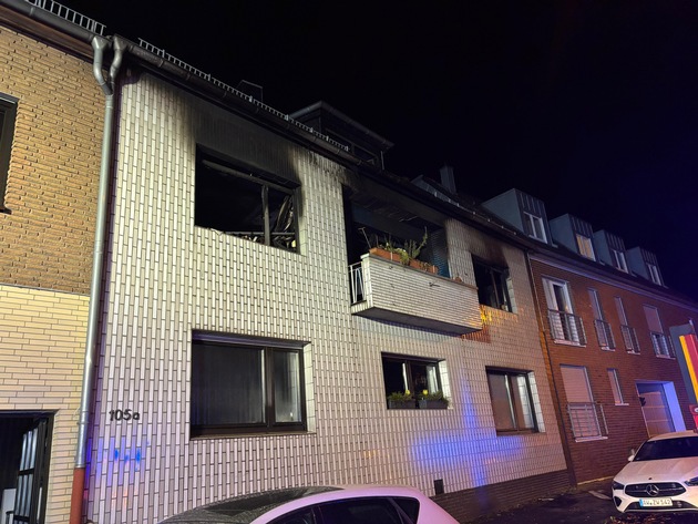 FW Frechen: Zahlreiche Einsätze für die Feuerwehr Frechen - Schwerer Gebäudebrand in Bachem