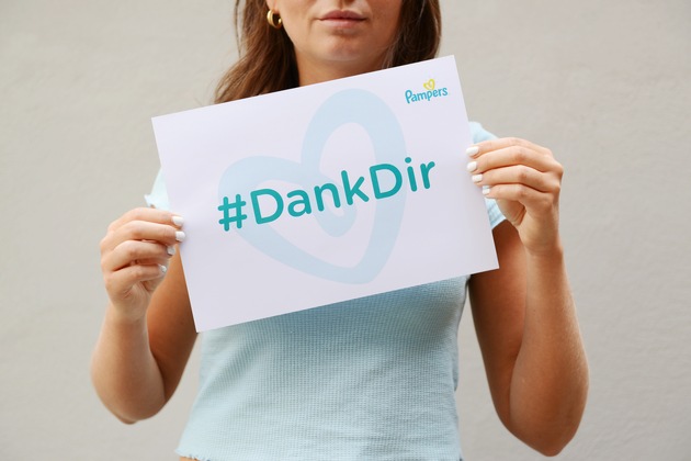Große Zustimmung für #DankDir-Kampagne: Pampers verdoppelt Unterstützung für Hebammen