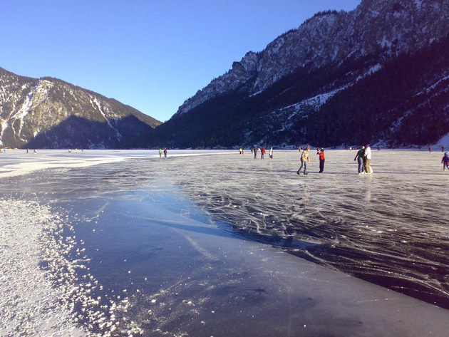 Int. Eisschnelllaufmarathon mit 200 km-Mammut-Distanz in Reutte/Tirol (mit Bild)