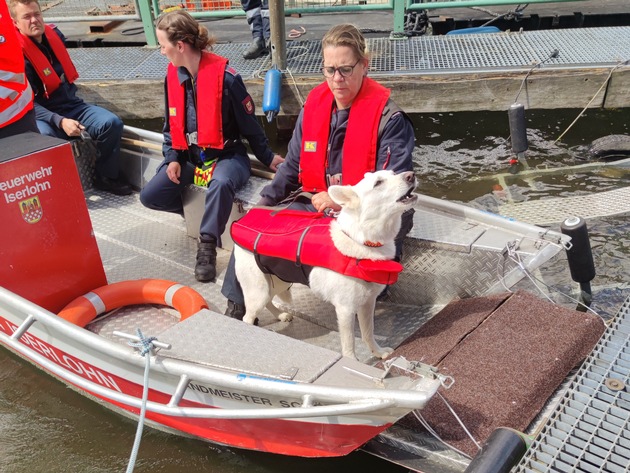 FW-MK: Rettungshunde finden leblose Person am Baldeneysee in Essen
