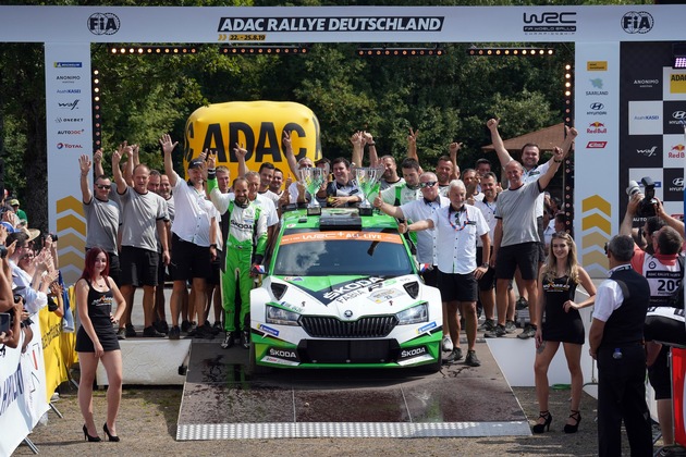 ADAC Rallye Deutschland: Jan Kopecký und Pavel Dresler gewinnen WRC 2 Pro-Kategorie für SKODA (FOTO)
