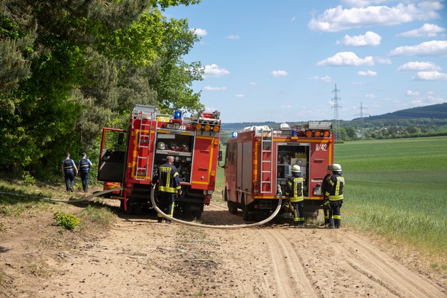 FW LK Neunkirchen: Großer Waldbrand auf dem Kleinen Hirschberg bei Neunkirchen-Kohlhof