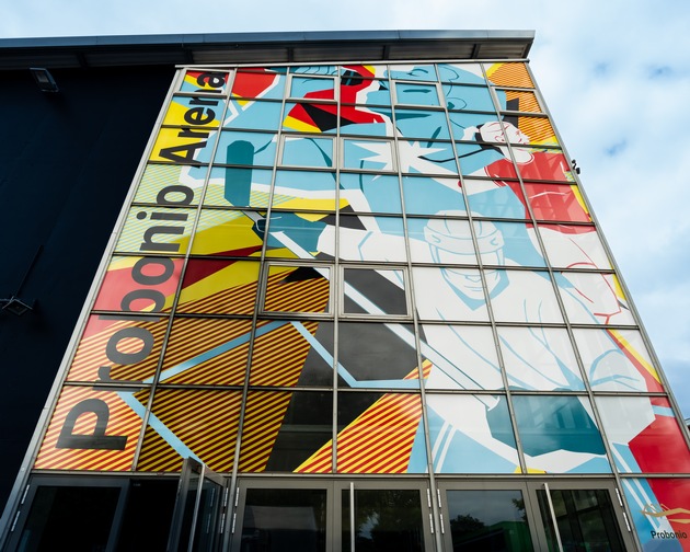 Neue Glasfassade der Probonio Arena eingeweiht / Design-Wettbewerb macht Arena-Fassade zur Bühne für lokale Kunst