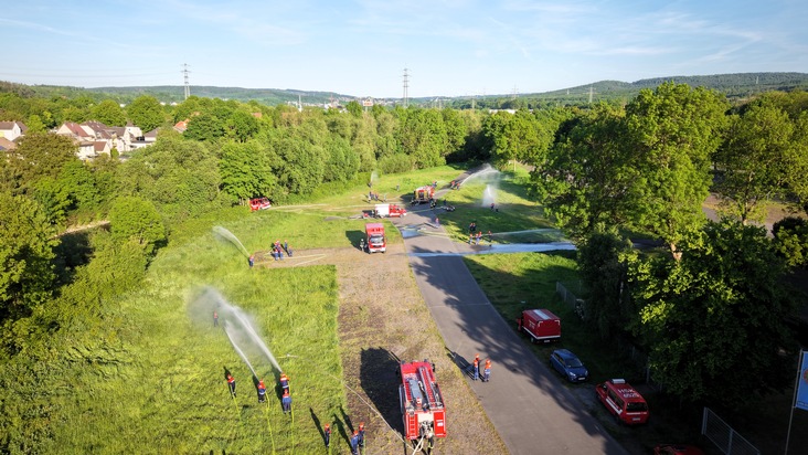 FW-AR: Jugendfeuerwehr simuliert Vegetationsbrandbekämpfung